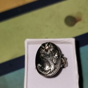Elegant Silver Floral Ring